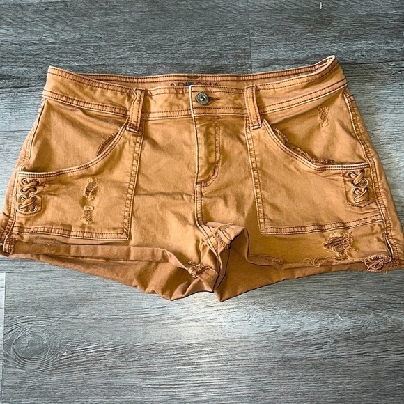 ARIZONA JEAN CO BROWN JEAN SHORTS - Picture 1 of 5